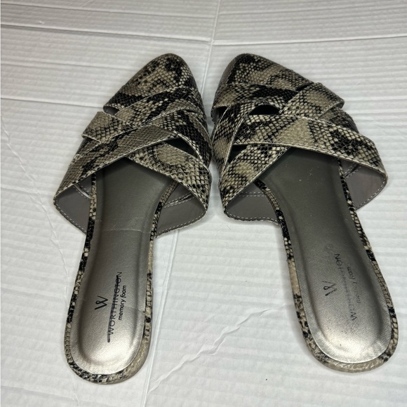 Snake print sandals size 8 - Picture 2 of 3